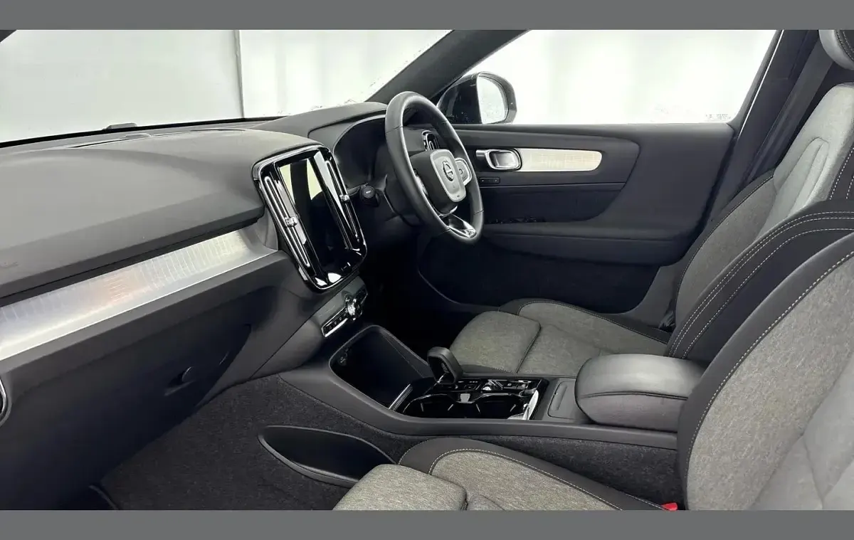 Used Volvo XC40 Plus 161 HP (118 kW) 2024 Black SUV