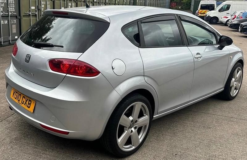 Used Seat Leon SE 105 HP (77 kW) 2010 Silver Hatchback