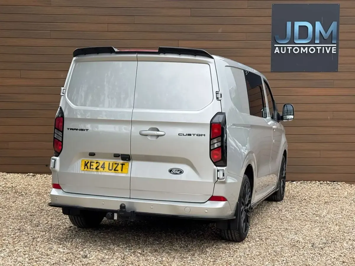 Usado Ford Transit Custom Limited 136 CV (100 kW) 2024 Plateado Van