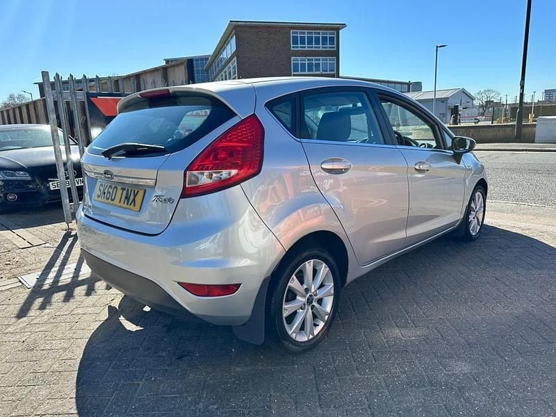 Used Ford Fiesta Zetec 96 HP (70 kW) 2010 Silver Hatchback