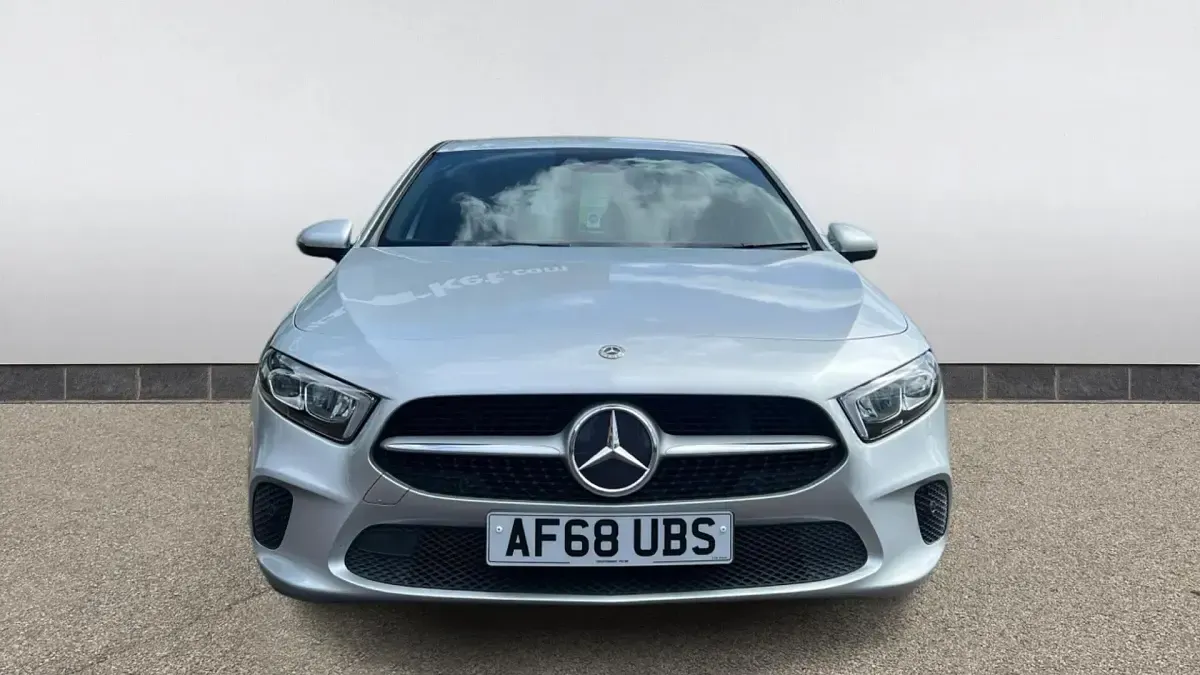 Begagnad Mercedes A180 Premium 116 HK (85 kW) 2018 Silver Halvkombi
