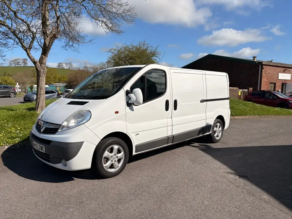 Gebraucht Vauxhall Vivaro Sportive 115 PS (84 kW) 2013 Weiß Van / Kleinbus