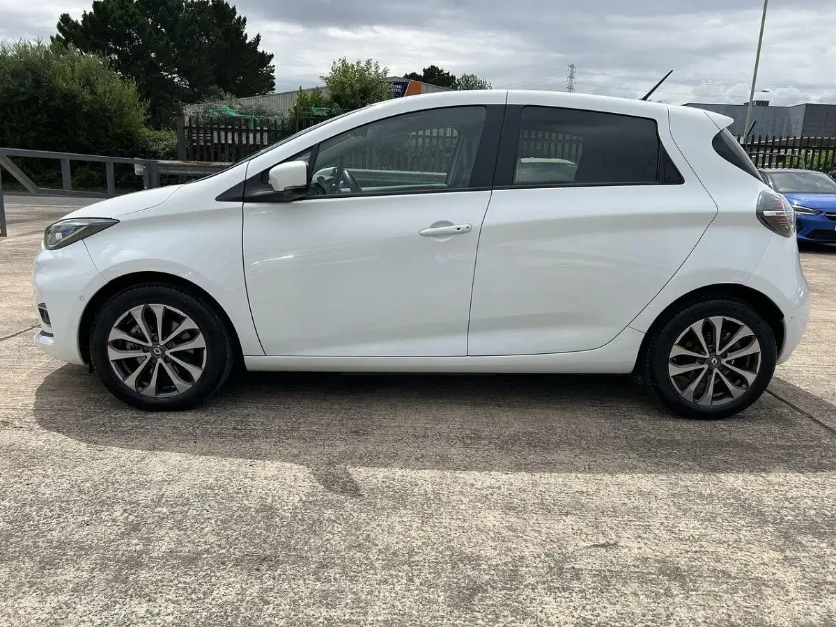 Used Renault Zoe GT-Line 98 kW (134 HP) 2021 White Hatchback