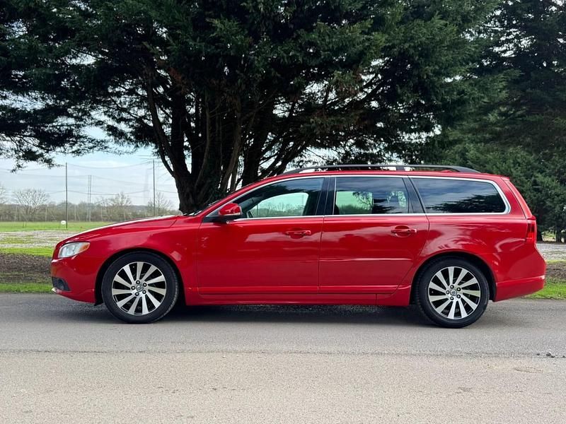 Used Volvo V70 2012 Red Estate