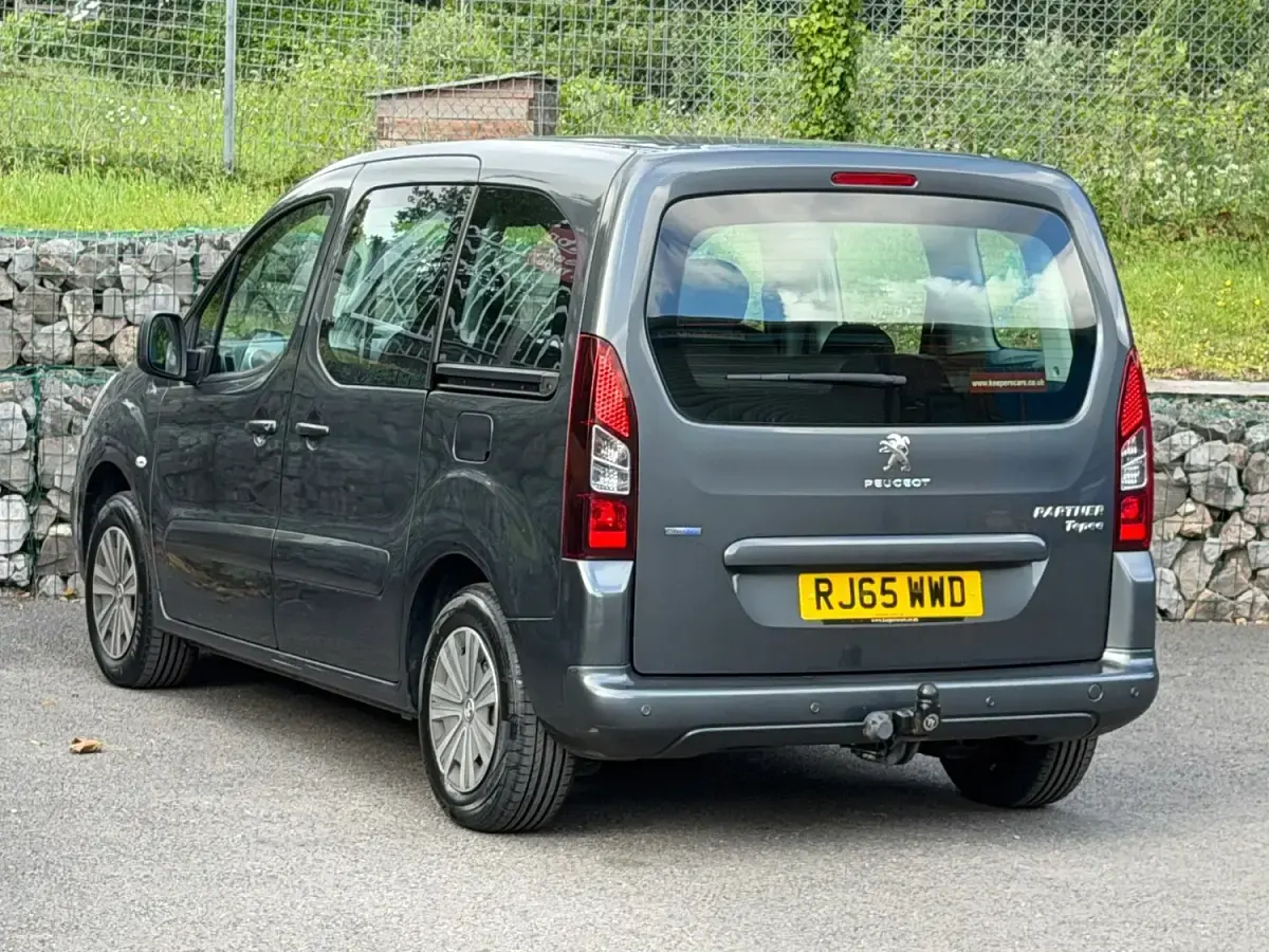 Used Peugeot Partner Tepee Active 75 HP (55 kW) 2015 Shark grey metallic MPV