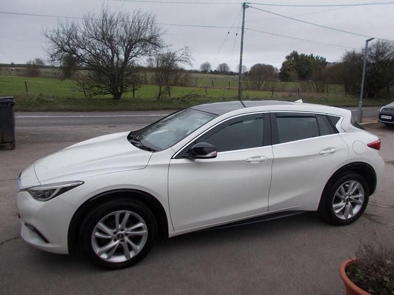 Used Infiniti Q30 109 HP (80 kW) 2015 White