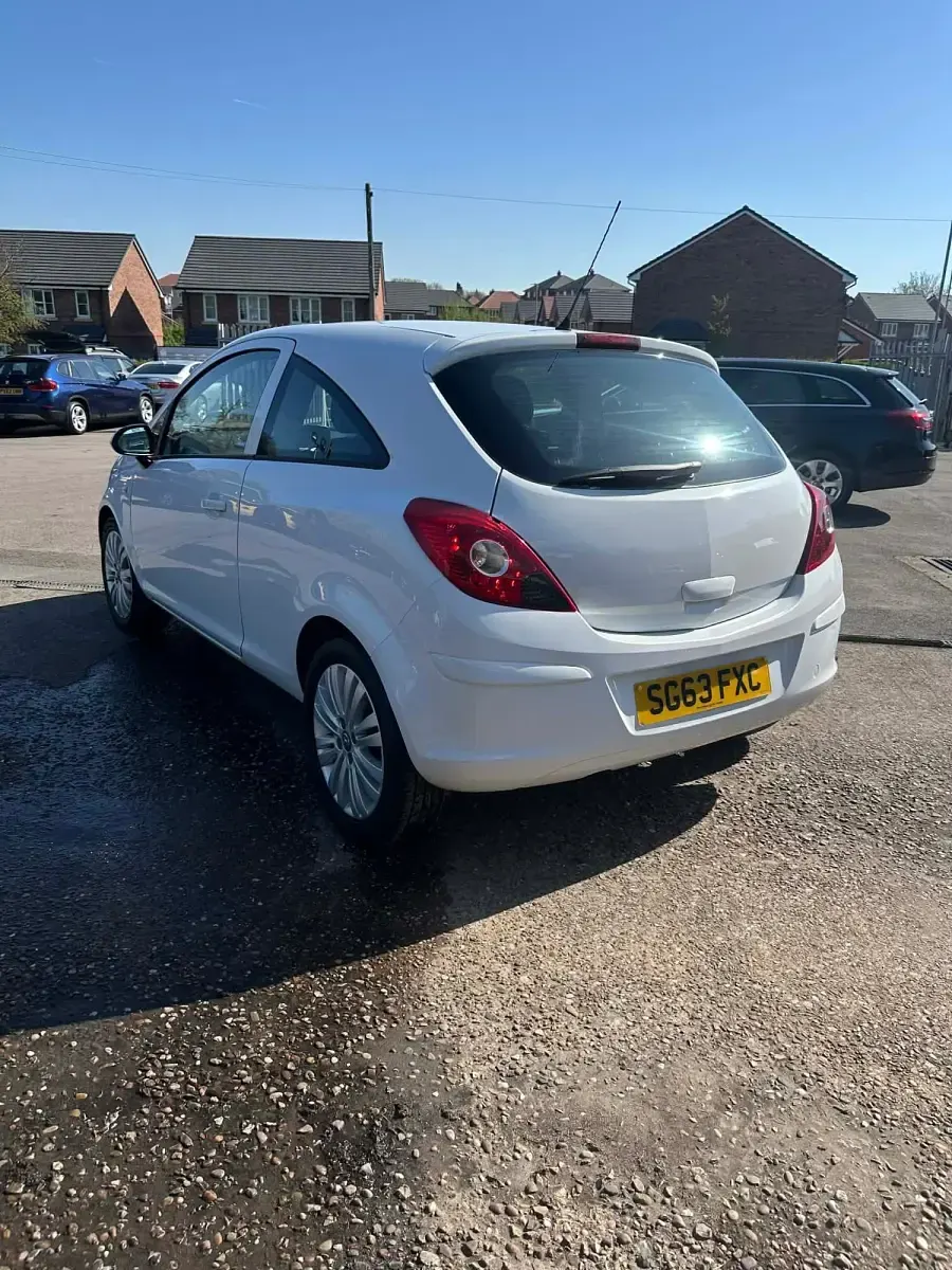 Second-hand Vauxhall Corsa 2013 Alb Hatchback