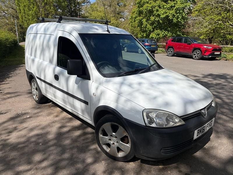 Used Vauxhall Combo 2011 White MPV