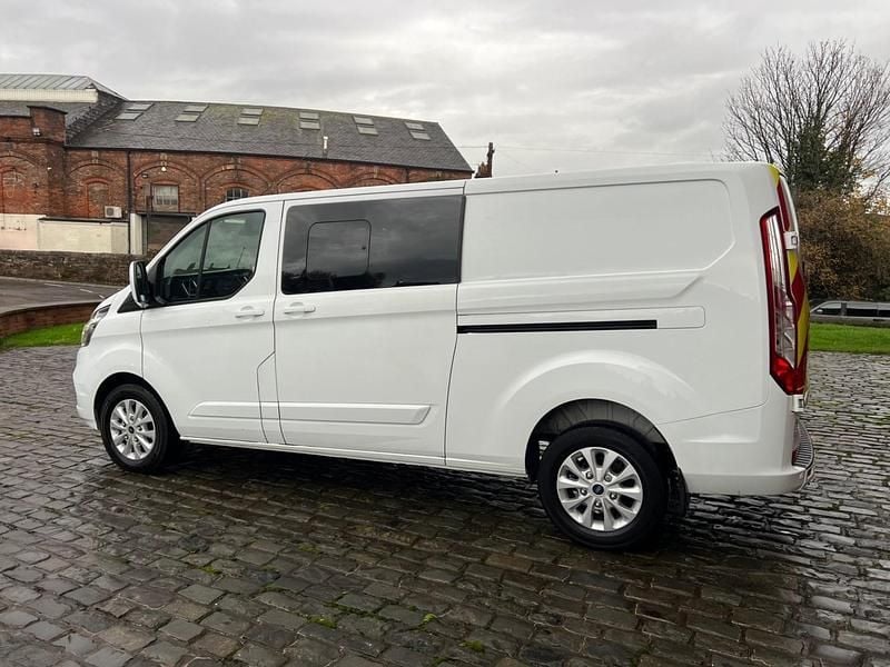 Used Ford Transit Custom Limited 130 HP (95 kW) 2022 White Van