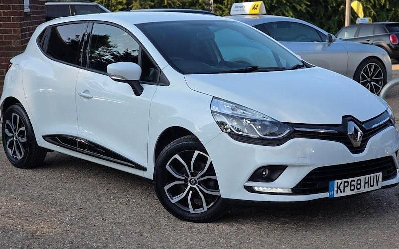 White Used 2018 Renault Clio IV Play Hatchback | £8,525 (Fair price) - Image 1/4