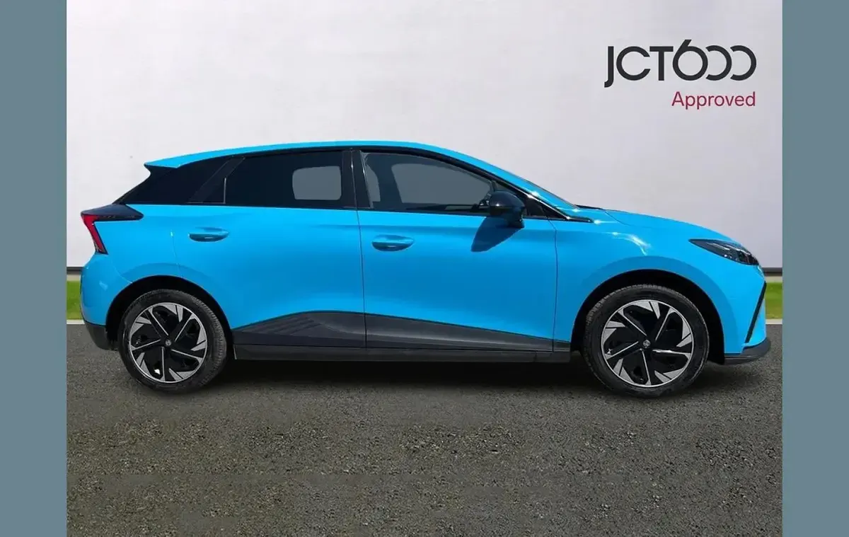 Used MG MG4 EV Trophy 150 kW (204 HP) 2023 Blue Hatchback