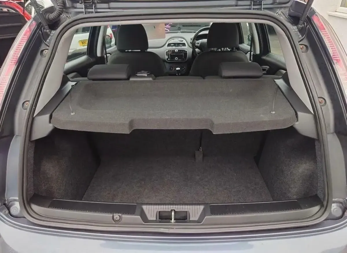 Usado Fiat Punto Evo Active 77 HP (56 kW) 2010 Cinzento Citadino