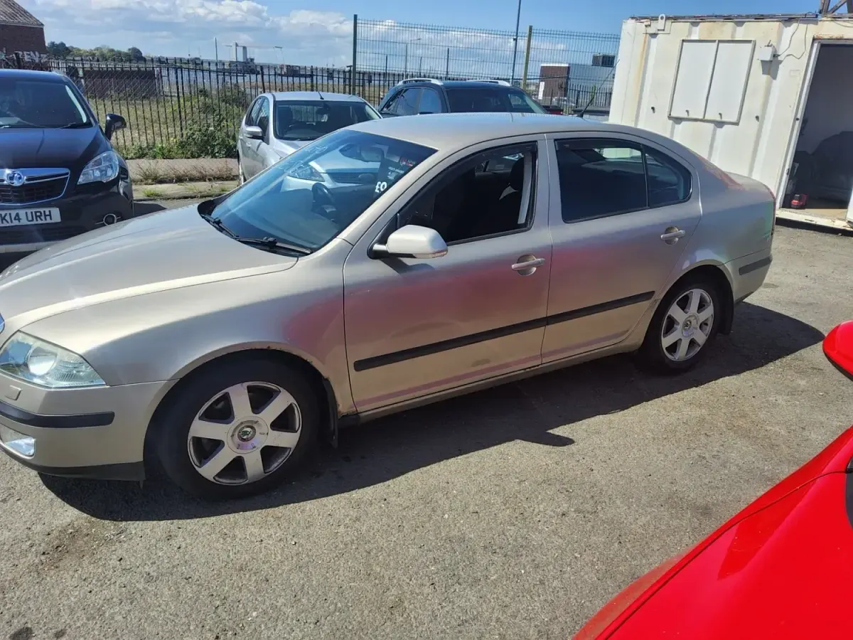 Używany Skoda Octavia Elegance 105 KM (77 kW) 2004 Beżowy Hatchback