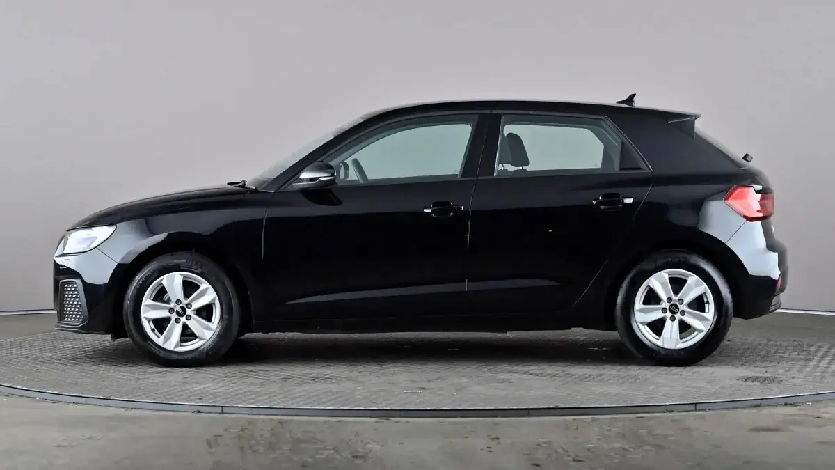 Begagnad Audi A1 Premium 95 HK (69 kW) 2023 Svart SUV
