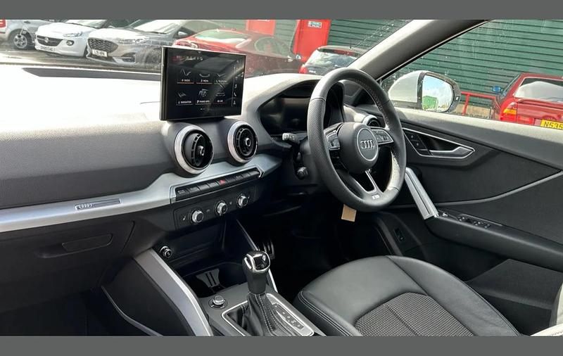 Used Audi Q2 S-Line 147 HP (108 kW) 2025 White SUV