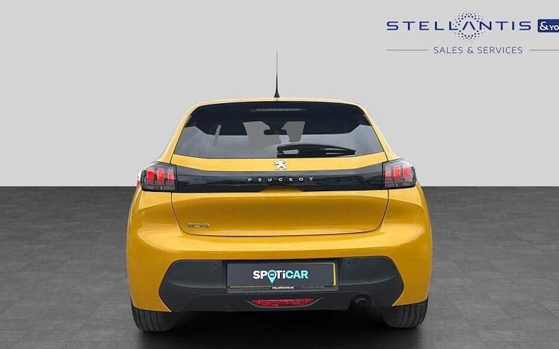 Used Peugeot 208 Active+ 75 HP (55 kW) 2023 Yellow Hatchback