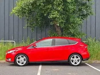 Used Ford Focus Titanium 120 HP (88 kW) 2017 Red Hatchback