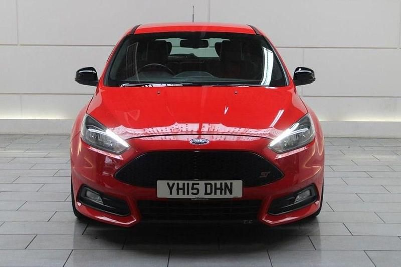 Used Ford Focus ST 185 HP (136 kW) 2015 Red Hatchback