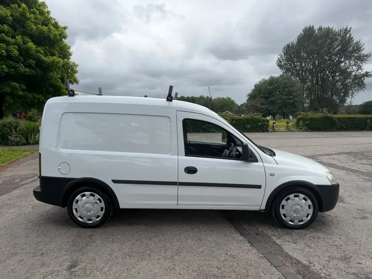 Used Vauxhall Combo 2011 White MPV