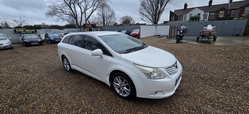 Used Toyota Avensis 2010 White Estate