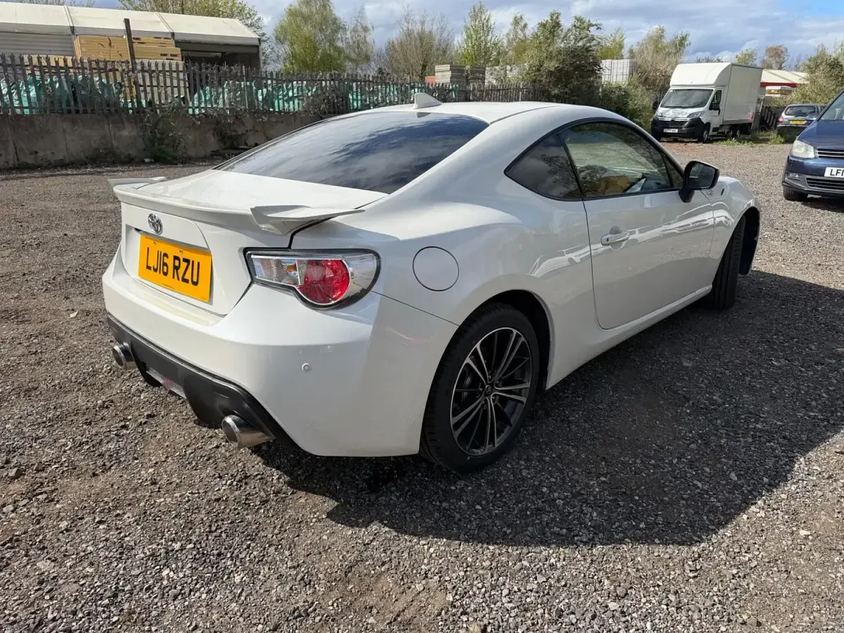 Used Toyota GT86 GT 200 HP (147 kW) 2016 White Coupe