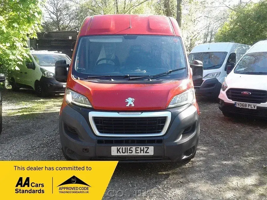 Begagnad Peugeot Boxer 110 HK (80 kW) 2015 Röd Van