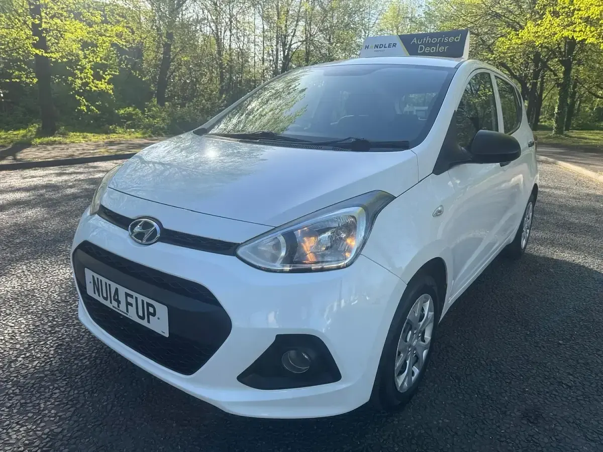 Used Hyundai i10 67 HP (49 kW) 2014 White Hatchback