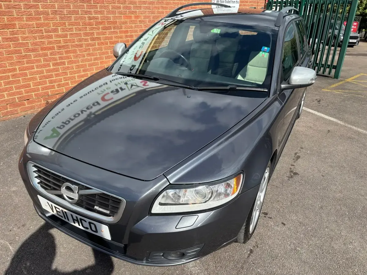 Begagnad Volvo V50 R-Design 136 HK (100 kW) 2011 Grå Kombi