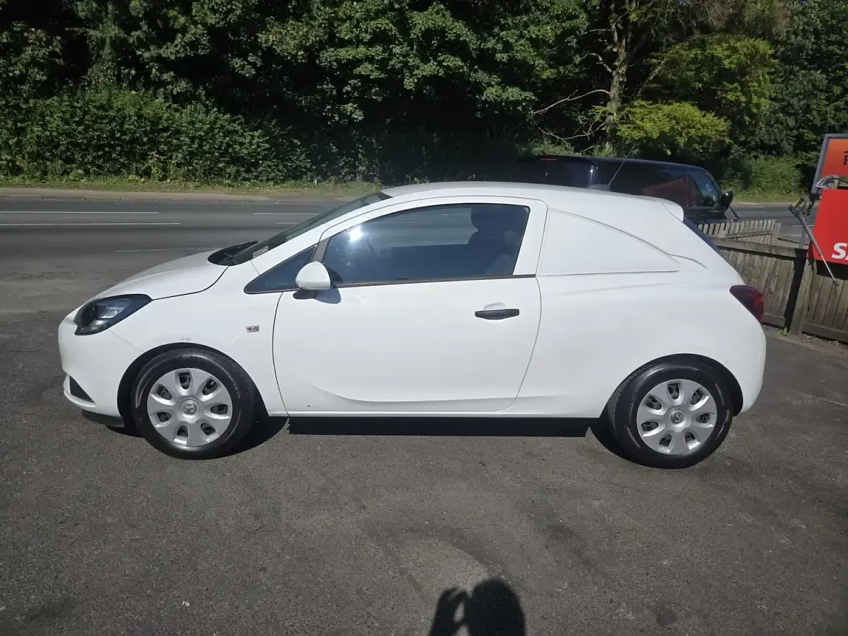 Used Vauxhall Corsa 95 HP (69 kW) 2018 White Hatchback