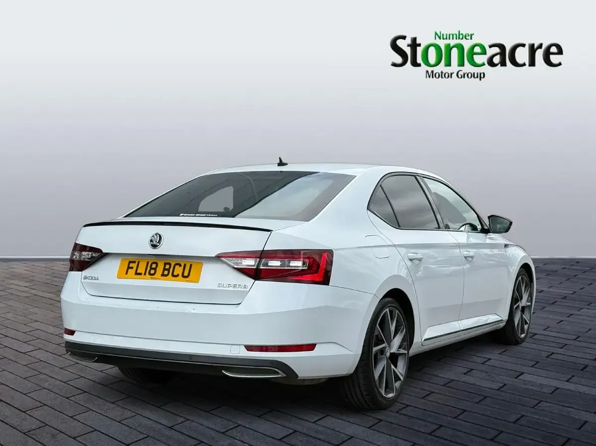 Used Skoda Superb SportLine 220 HP (161 kW) 2018 White Hatchback
