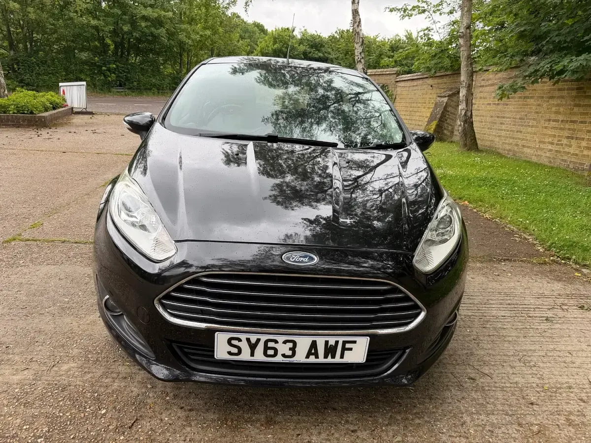Used Ford Fiesta Zetec 75 HP (55 kW) 2013 I black Hatchback
