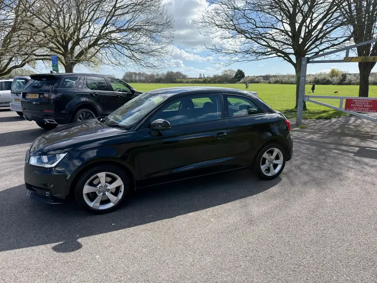 Usado Audi A1 Sport 125 HP (91 kW) 2016 Preto Citadino