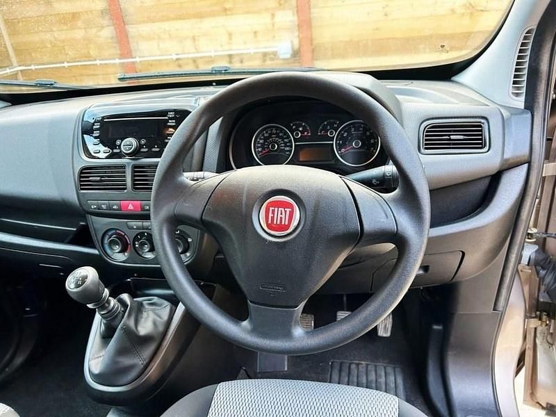 Used Fiat Doblò 95 HP (69 kW) 2019 White MPV