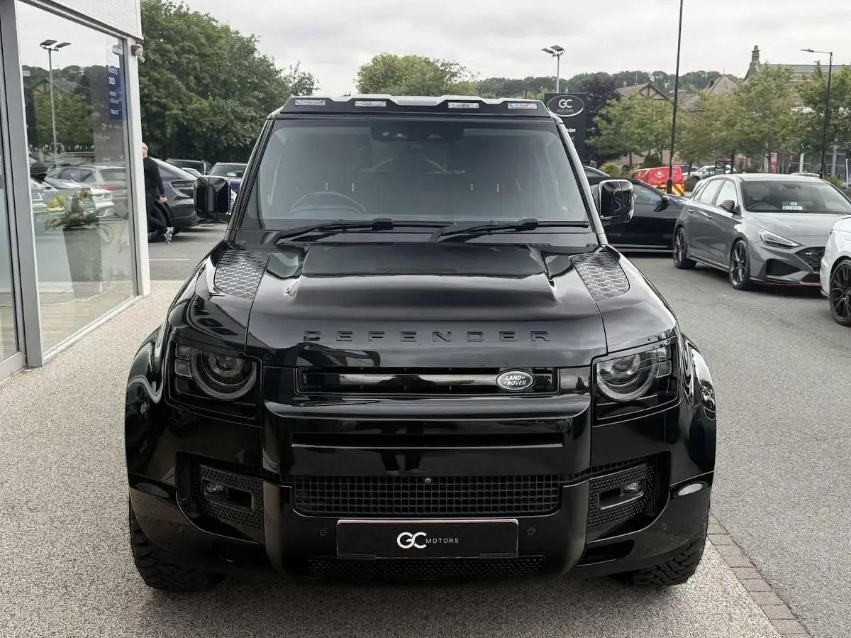 Used Land Rover Defender S 400 HP (294 kW) 2022 Black SUV