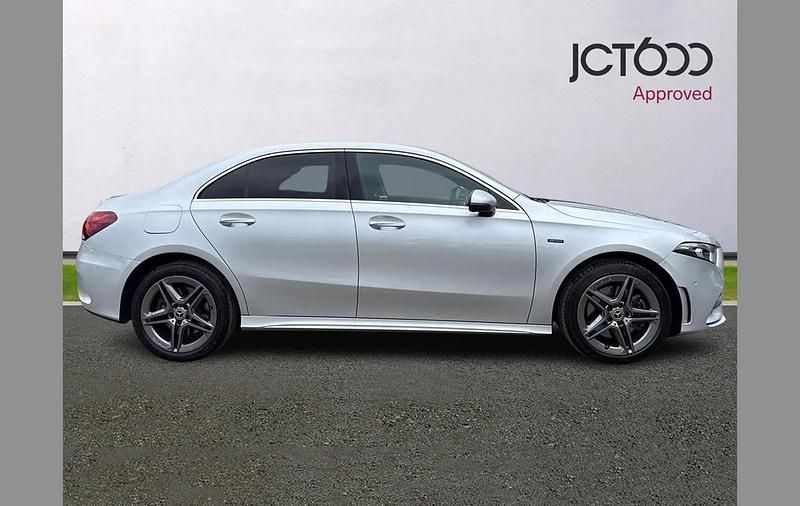 Usado Mercedes A250 AMG Line Premium 214 HP (157 kW) 2020 Prateado Sedan