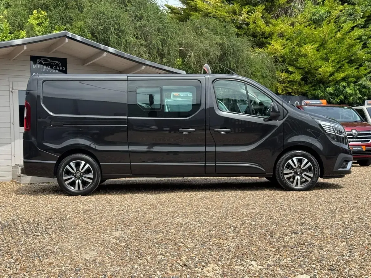 Used Renault Trafic 2023 Black MPV