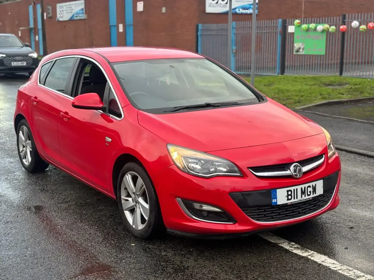 Second-hand Vauxhall Astra SRi 2016 Roșu Hatchback
