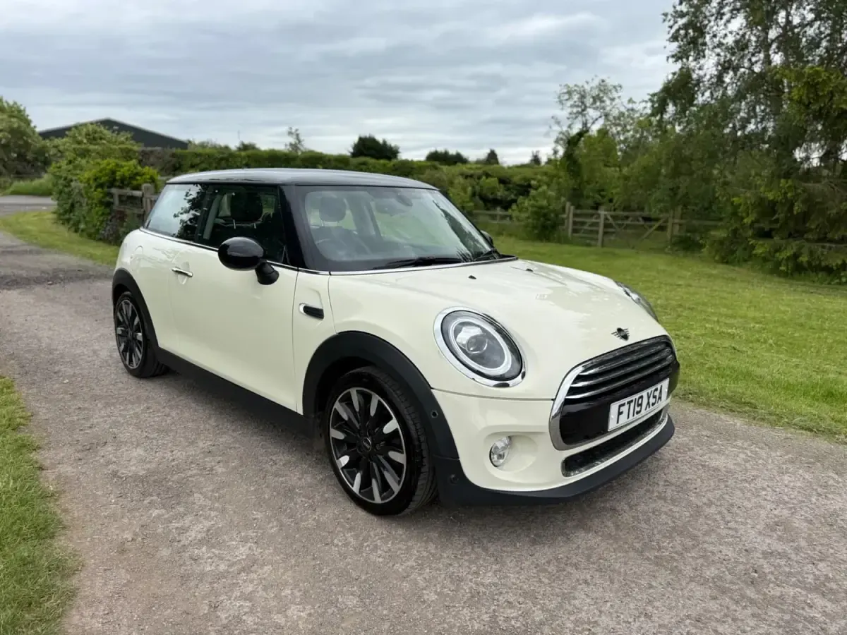 Usado Mini Cooper Exclusive 2019 Blanco Utilitario