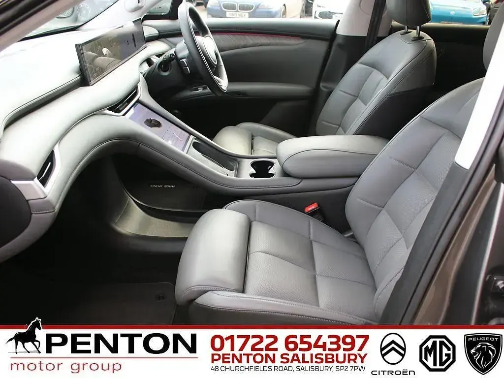 Usado MG IM6 553 kW (752 CV) 2025 Plateado SUV