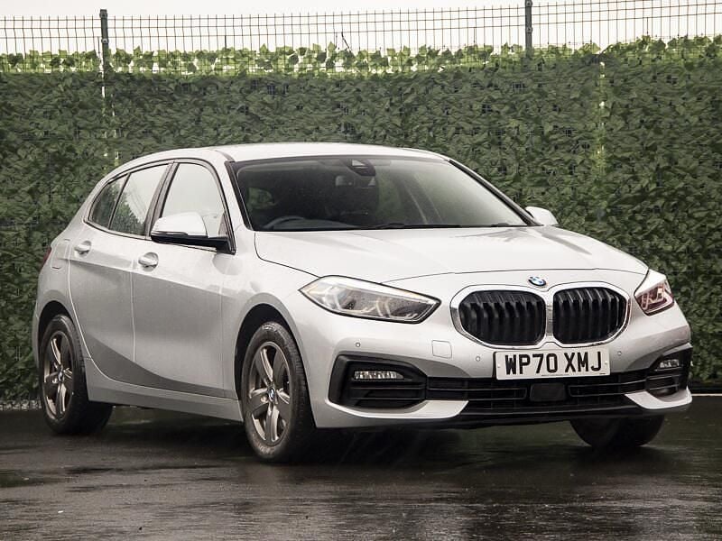 Used BMW 118 Comfort Edition 140 HP (102 kW) 2020 Silver Hatchback
