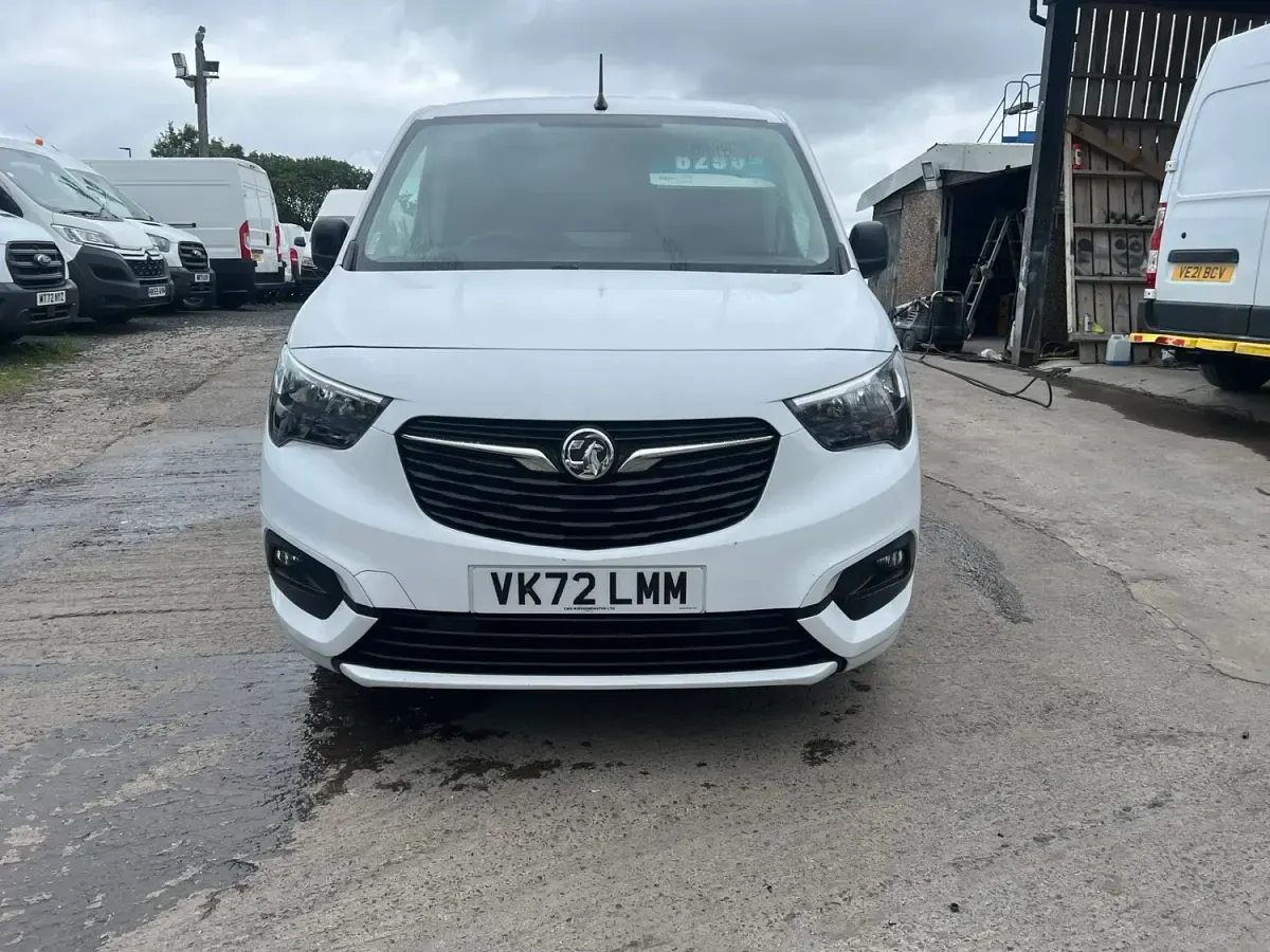 Used Vauxhall Combo Sportive 100 HP (73 kW) 2022 White MPV