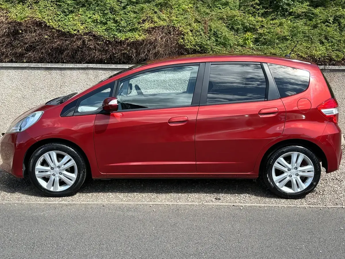 Used Honda Jazz ES 99 HP (72 kW) 2014 Red Hatchback