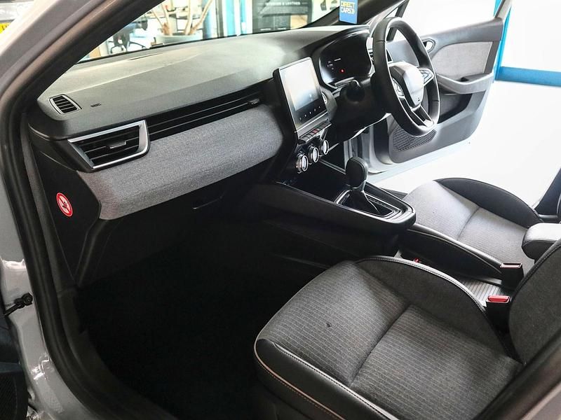 Used Renault Clio V Techno 143 HP (105 kW) 2025 Grey Hatchback