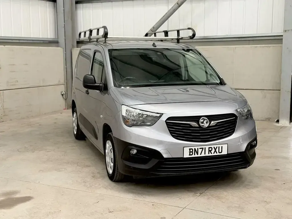 Used Vauxhall Combo Edition 100 HP (73 kW) 2022 Grey MPV
