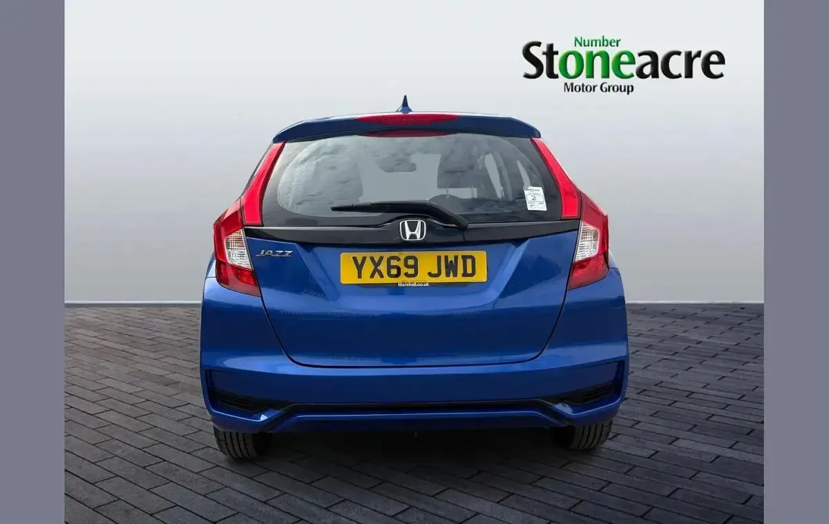 Używany Honda Jazz S 102 KM (75 kW) 2019 Niebieski Hatchback