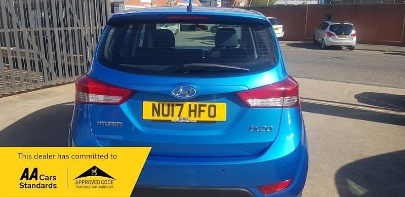 Used Hyundai ix20 SE 90 HP (66 kW) 2017 Blue Hatchback