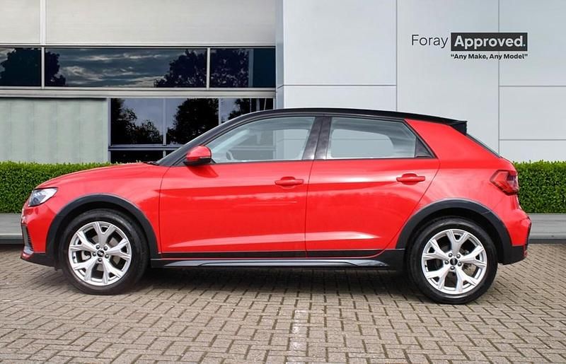 Begagnad Audi A1 Design 2021 Röd SUV