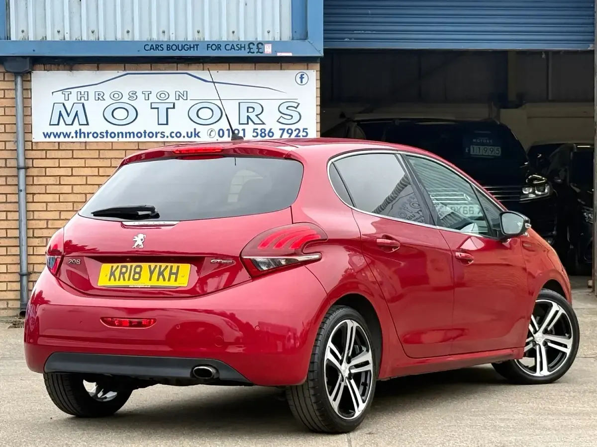 Used Peugeot 208 GT-line 100 HP (73 kW) 2018 Red Hatchback