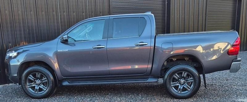 Second-hand Toyota HiLux 2022 Gri Pickup