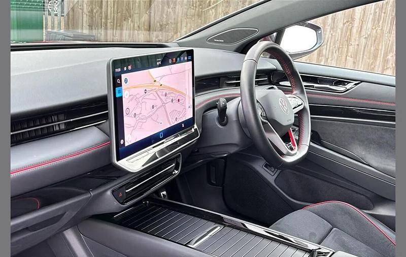 Begagnad VW ID.7 GTX 250 kW (340 HK) 2024 Röd Halvkombi